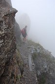 13 Il sentiero A. Curò nella nebbia